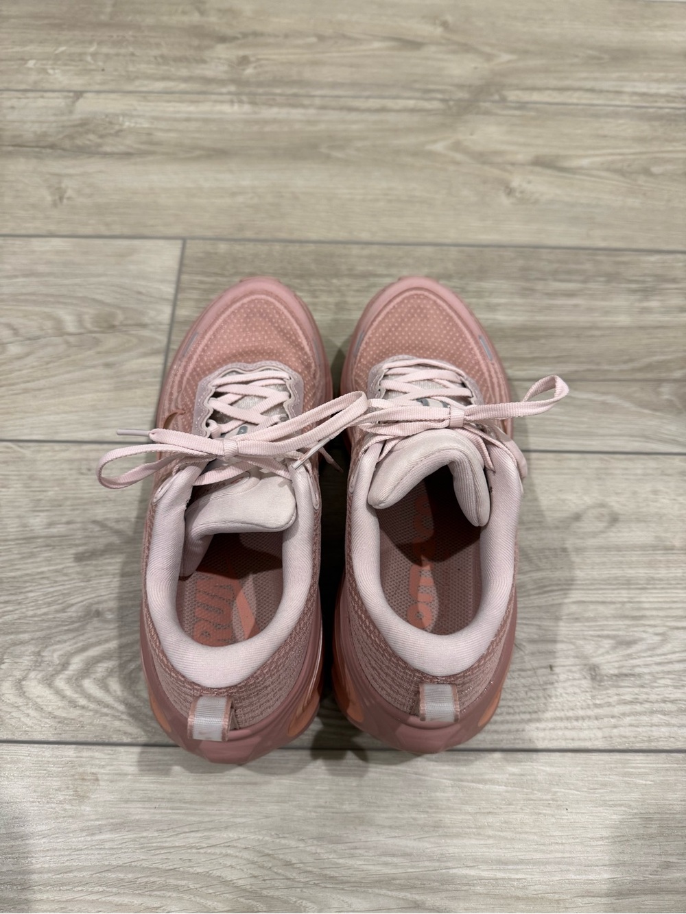 Women’s Nike Vomero Plus Rose Gold Running Sneakers- Size 8.5 - Picture 4 of 6